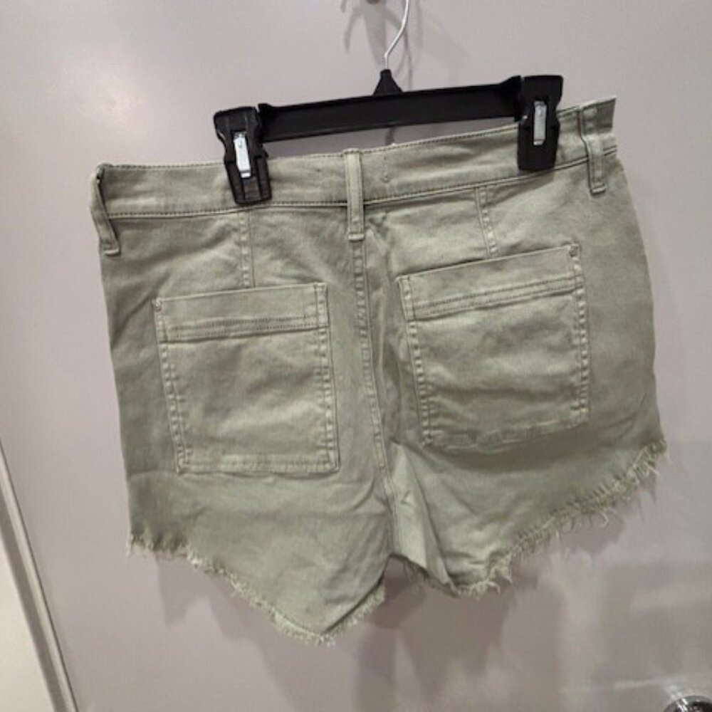 NWT Altar'd State Olive shorts - Size 29/9 - Picture 2 of 2
